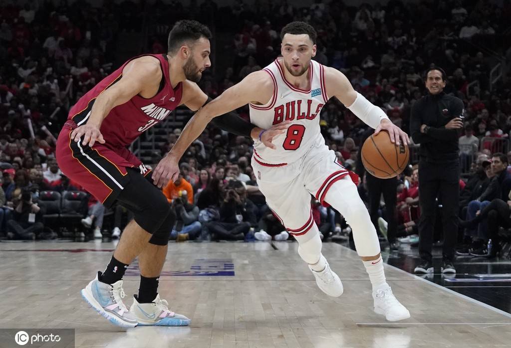 爱游戏官方-新疆队完胜猛龙，拉文状态火热