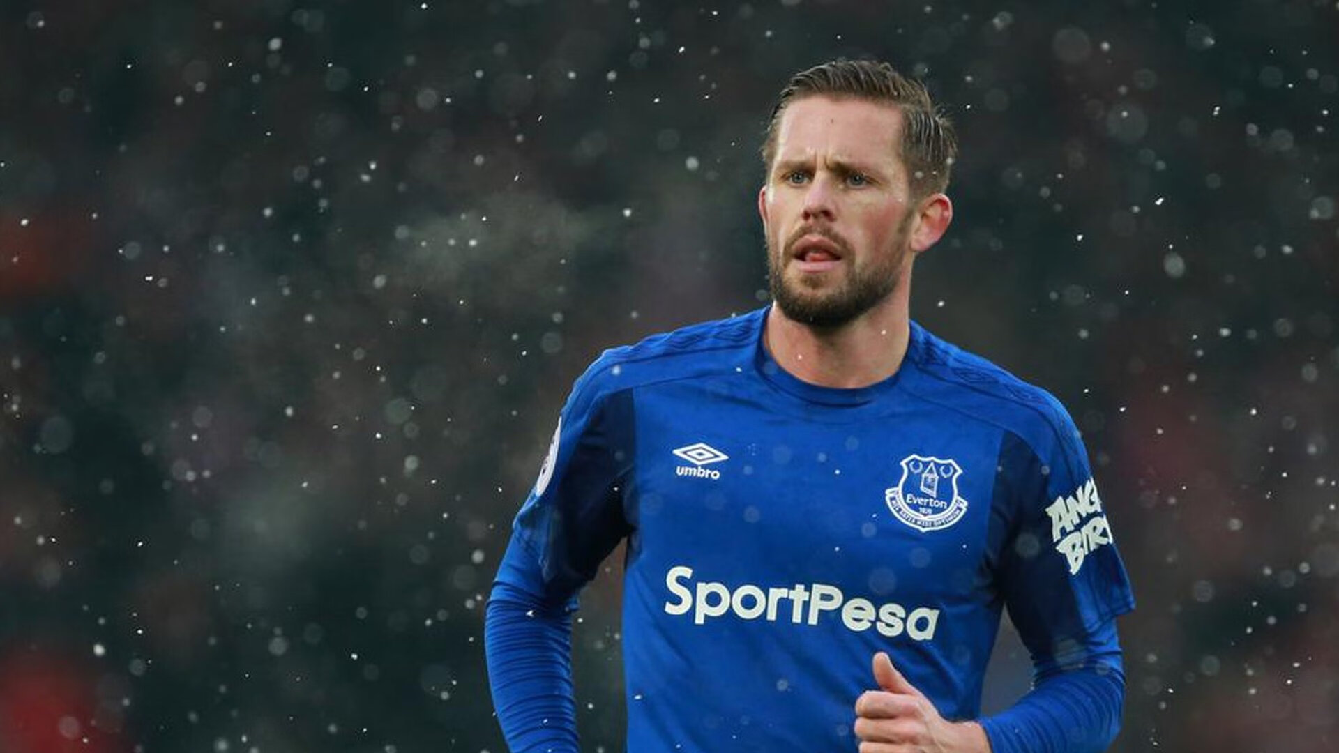 爱游戏体育-引擎嘶吼撕裂夜幕,数据洪流淹没街道,罗德里如何用数字重写F1街道赛法则?